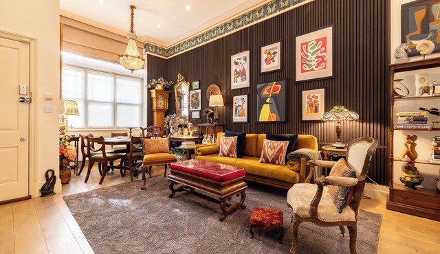 Paddington 4-Bed 8-Guest w/Patio Massive Apartment in Old Victorian Pub