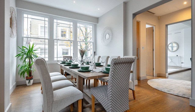 *| Perfectly Splendid Triplex House in Chelsea |*