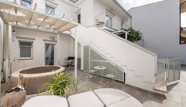 Pet-Friendly Apartment 'La Casa dei Naviganti' with Courtyard, Jacuzzi & Wi-Fi