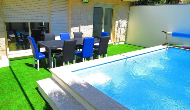PortoHouse. com - House with Heated Pool and Game Room