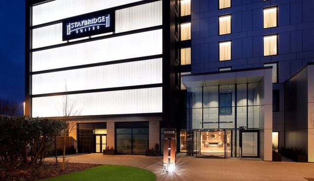 Practical 1 Bedroom Suite close to London Heathrow | Perfect for Business Travellers + Free Wi-Fi