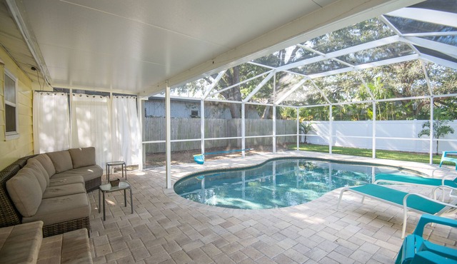 Private Pool-Walk Everywhere-Split Bedrooms
