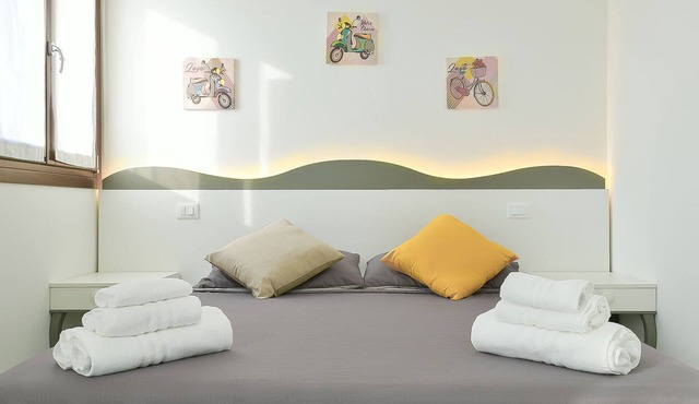 QUEEN HOME VENICE FLY 2