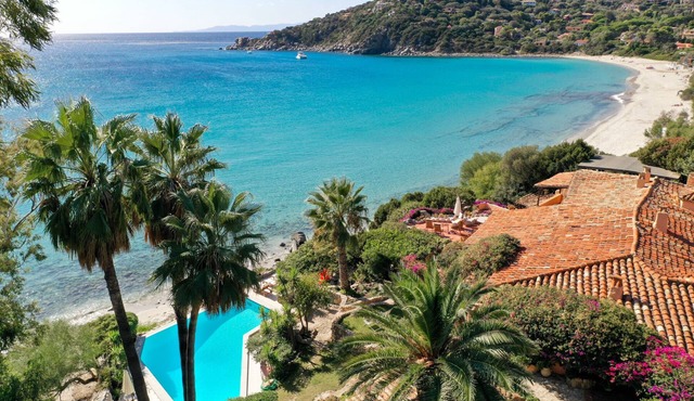 Rare outstanding beachfront position, private pool, delightful meals