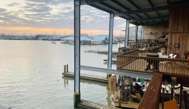 Resort Lodging at Venice Marina w/WIFI + Private Dock