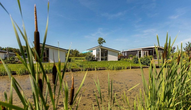 ✓ Rialto at Parc de IJsselhoeve ✓ Holiday home for 6 persons ✓ Located in Nieuwerkerk aan den IJssel (Zuid-Holland) ✓ Holiday park next to the IJssel ✓ Book directly through the park
