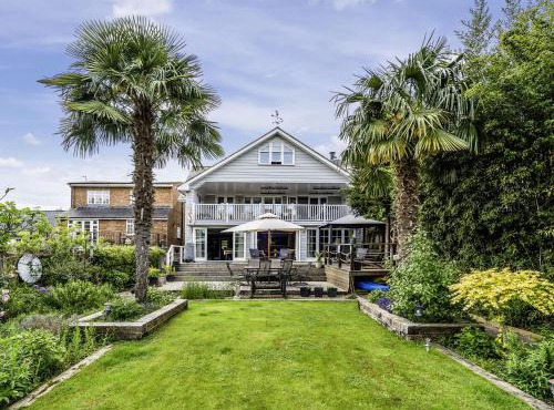 River Haven - River Thames frontage house