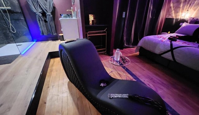 Romantic Suite with Jacuzzi in Caen - Escapade à Deux Tout Confort