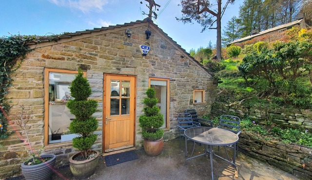 Rural Peak District Retreat - Single level, one bedroom annex Dogs welcome