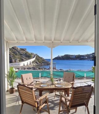 Seaside Haven in Vari