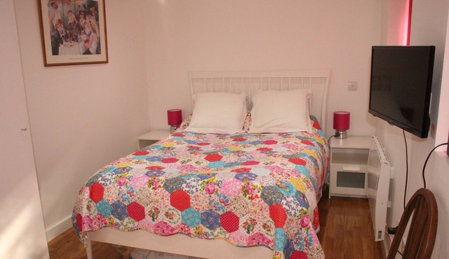 Self-contained New Studio with independent entrance in an up-market quiet area.