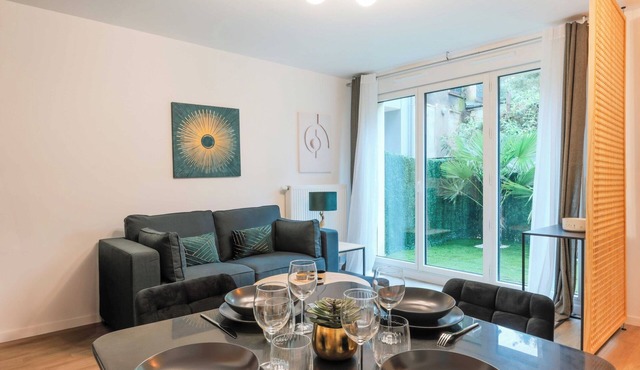Serene break with terrace on the outskirts of Paris