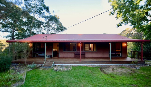 Shiralee's Rest | Single-Level Home, 3 Bedroom, 1.5 Bathroom, A/C, Central Heating, BBQ