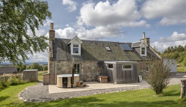 Sleeps 4 in 1 double bedroom and 1 twin room