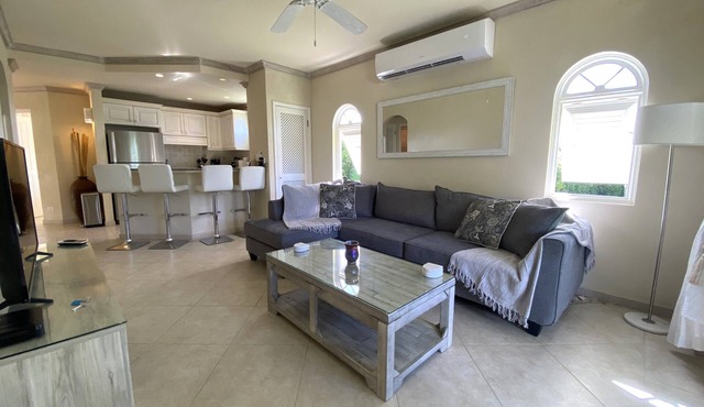 Spacious 2 bedroom apartment at Sugar Hill Resort, pools, tennis court