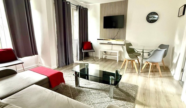 Spacious 2 Bedroom flat with Balcony – 5 min to Kennington Tube, Central London