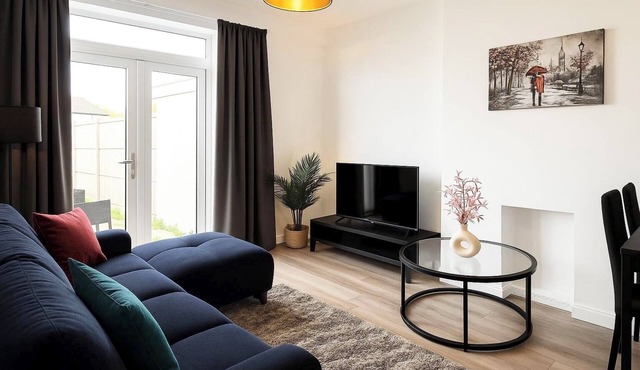 Spacious 3Bedroom for Central London with free parking & Garden
