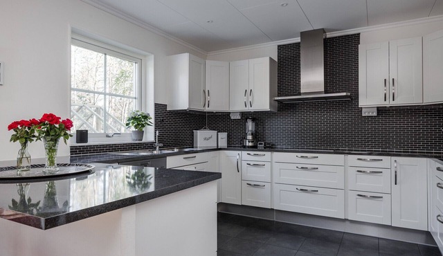 Spacious accommodation near Stockholm with heated pool | SE13013