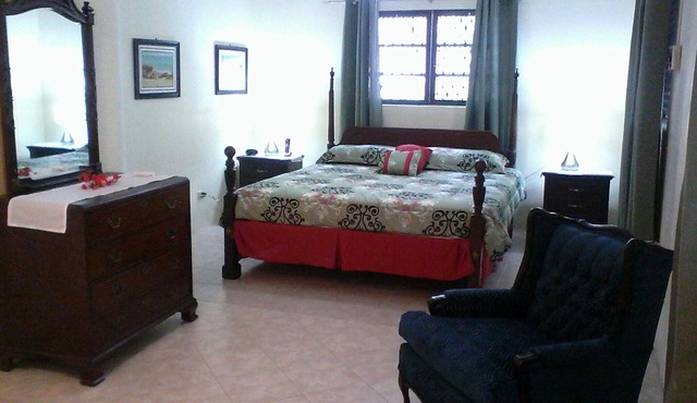 Spacious And Charming. Safe, Quiet, Convenient Location.
