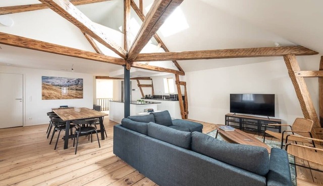 Spacious Duplex Close to all Cultural Sites