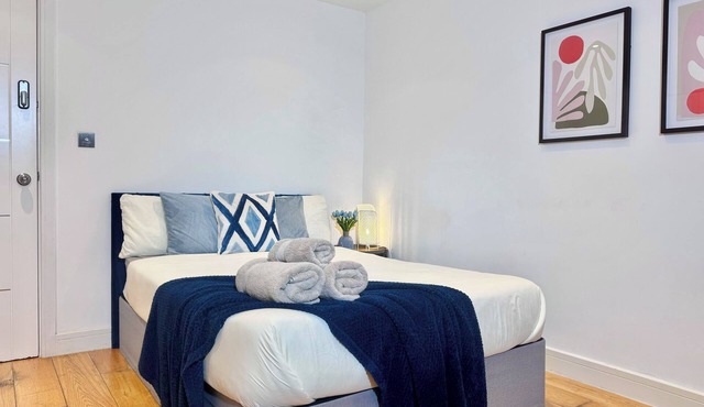 Spacious En-suite 30min to Central London