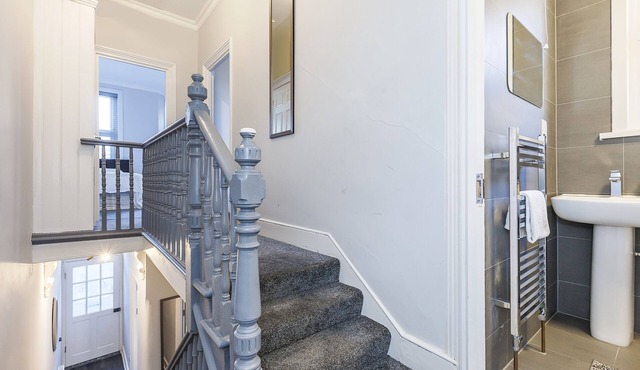 Spacious house directly opposite the park