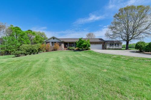 Spacious Mount Pleasant Home w/Grill & Yard!