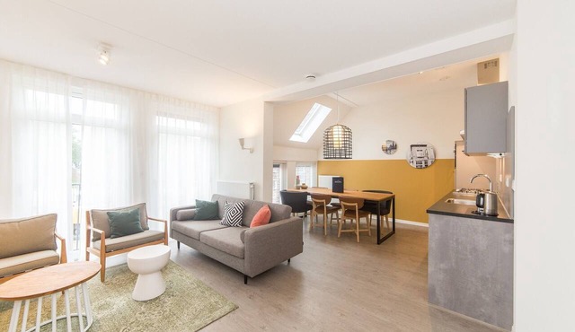 Spacious Split-Level w/BBQ
