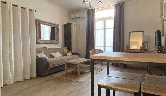 Spacious studio, ideally located
