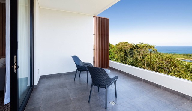 Spacious Studio , Steam Room , Pool , Aircon