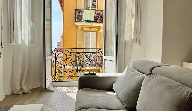 Spacious & Stylish 3 bedroom Near Monaco