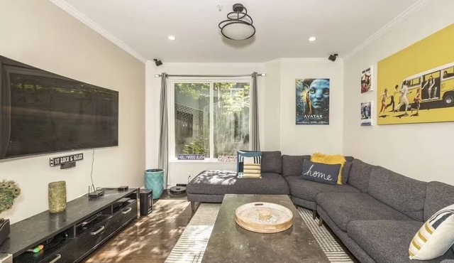 Spectacular Valley Views 6-bedroom house with WiFi, AC in charming Emerald Hills