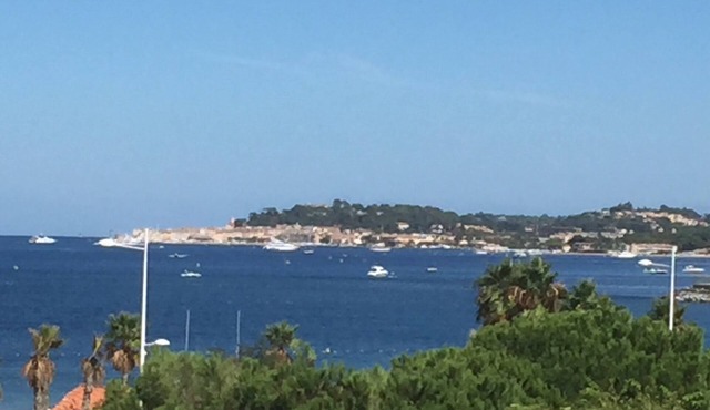 St-Tropez Gulf, air-cond apart, except sea view terrace, beach 150 yd, 4/6 pers