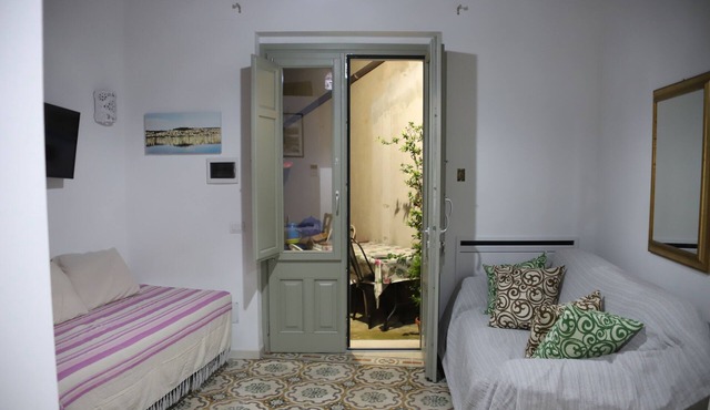 STUDIO 18 centre of old town two minuted close to seaside