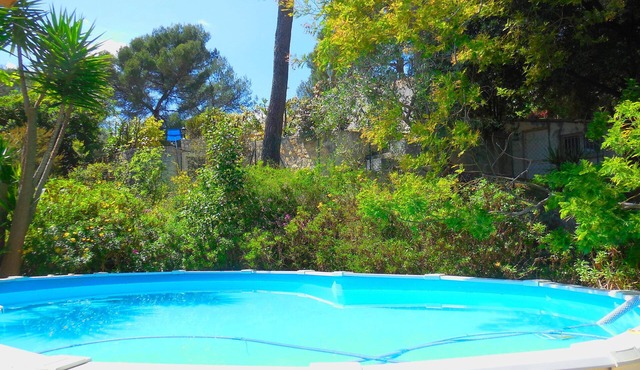 studio 30 m2 on the ground floor in a quiet area