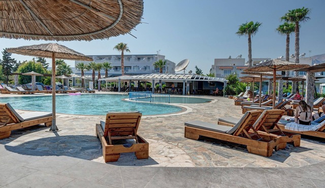Studio Apartment 'Evripides Triple Room 2' with Shared Pool, Shared Garden and Air Conditioning