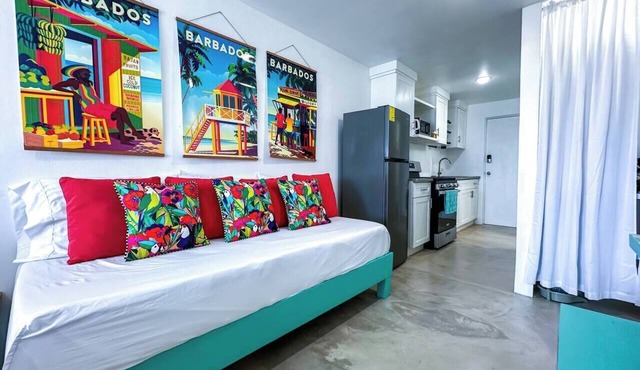 Studio APT 4B, Oceanview + Pool, Near Beach @ Paradise Point Barbados