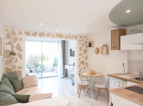 Studio calme avec terrasse et piscine