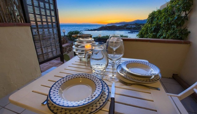 Studio/Flat Waterfront Cala Caterina, Villasimius, direct access to the beach