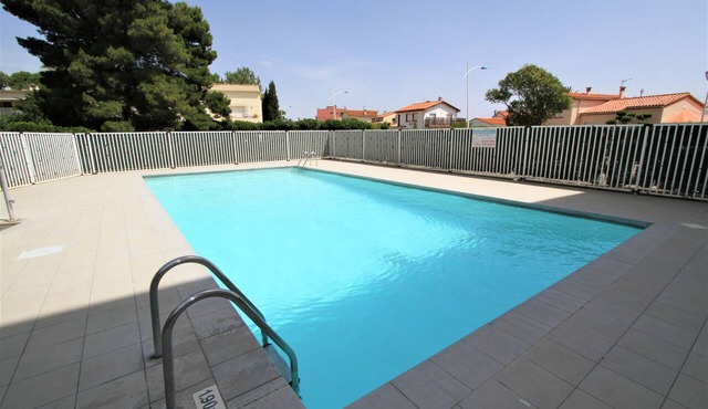 Studio for 4 with swimming pool and parking