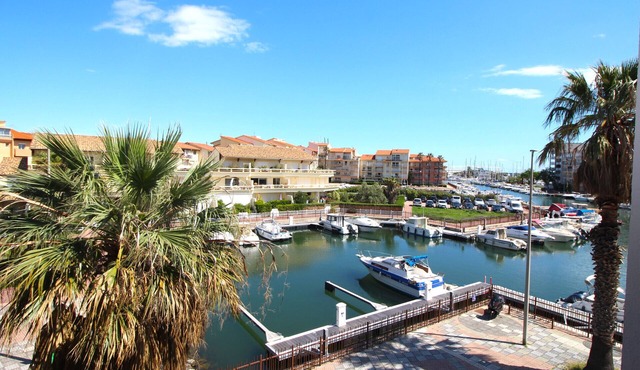 Studio for 4 with marina view