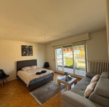 Studio lumineux avec vue sur le Lac et terrasse