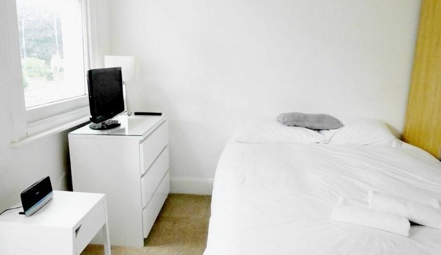 Studio room with ensuite near Kew Gardens