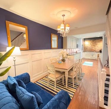 Stunning 4 Bed Town House with Terrace in London