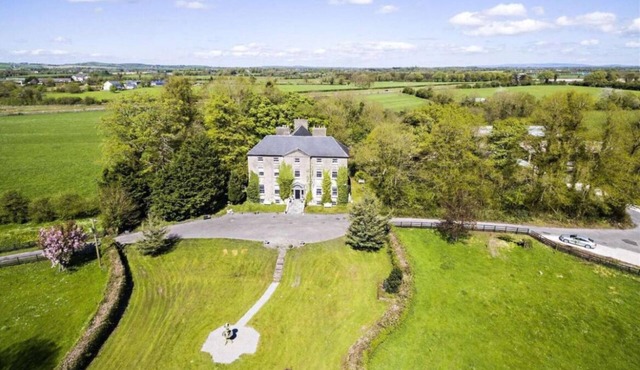 Stunning historic manor house with WiFi near charming Nenagh