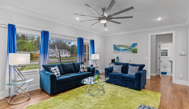 Stunning Modern 4 Bedroom House Center of Wilmington-NO cleaning fee!
