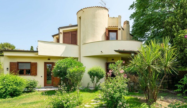 Stunning private villa for 8 people with WIFI, A/C, TV, patio and panoramic view