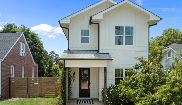 Stylish 4BR Escape Come Watch The Canes Chase The Cup!