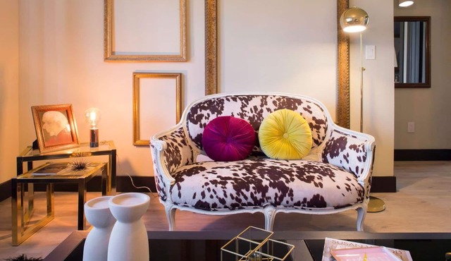 Stylish & Eclectic Modern 2/1 Apt – WeAreAuthentic