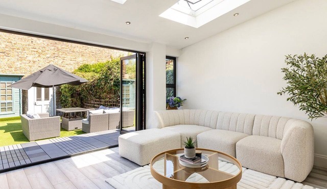 Stylish Stamford Brook Garden Home